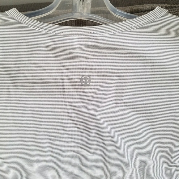 Lululemon Crop Top Longsleeve - Picture 4 of 5
